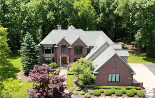 1300 Oak Hollow Drive, Milford Charter Township, MI 48380