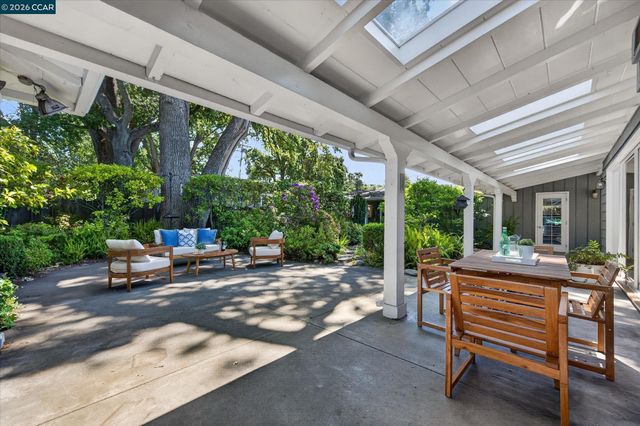 850 Paradise Ct, Lafayette, CA 94549