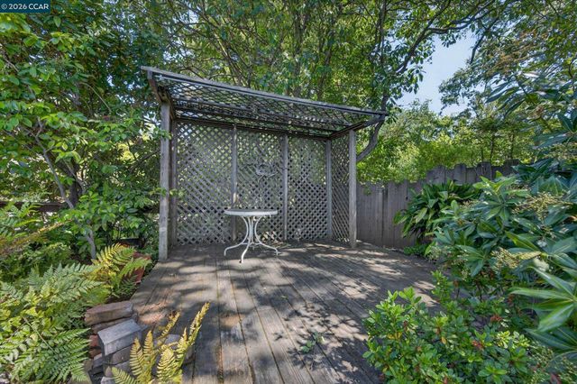 850 Paradise Ct, Lafayette, CA 94549