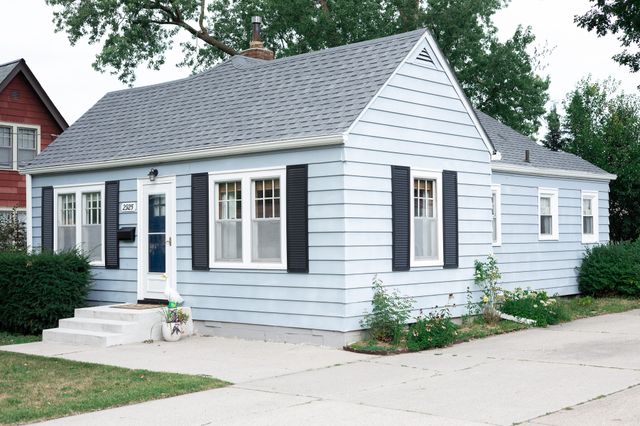 2925 48th Place, Des Moines, IA 50310