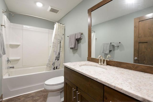 4615 Beach Lane S, Fargo, ND 58104