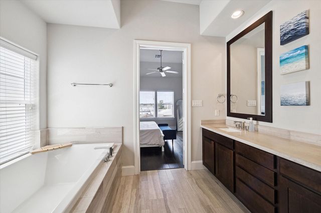 2006 Lou Ellen Lane H, Houston, TX 77018