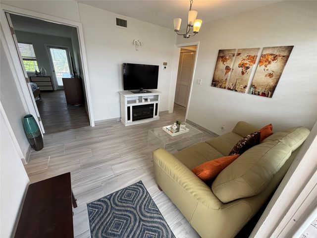 4310 NW 12th Ct 308, Lauderhill, FL 33313