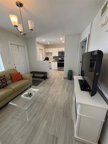 4310 NW 12th Ct 308, Lauderhill, FL 33313