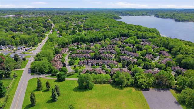 1017 Hillsboro Cove Circle, Webster, NY 14580