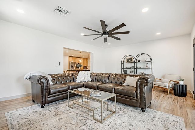 7018 N 13th Street, Phoenix, AZ 85020