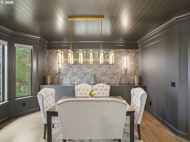 9045 Nw MURDOCK St, Portland, OR 97229