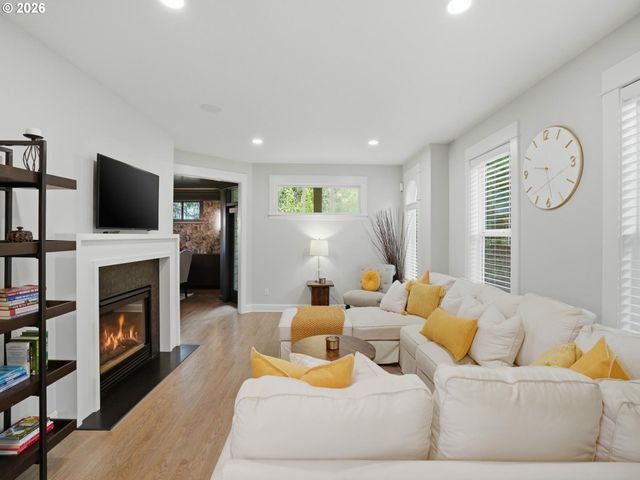 9045 Nw MURDOCK St, Portland, OR 97229