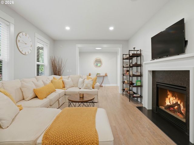 9045 Nw MURDOCK St, Portland, OR 97229