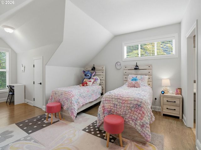 9045 Nw MURDOCK St, Portland, OR 97229