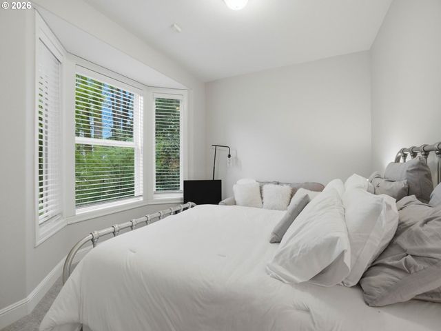 9045 Nw MURDOCK St, Portland, OR 97229