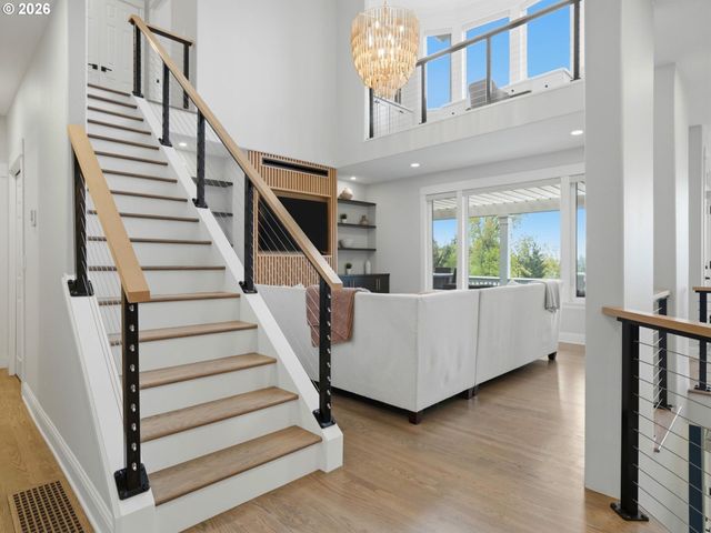 9045 Nw MURDOCK St, Portland, OR 97229