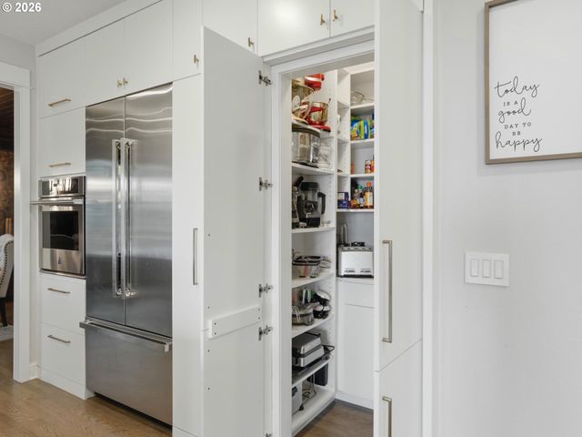 9045 Nw MURDOCK St, Portland, OR 97229