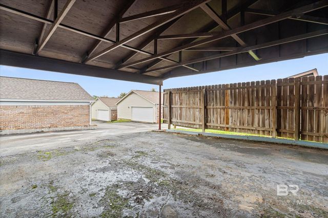 527 Highland Woods Drive, Mobile, AL 36608