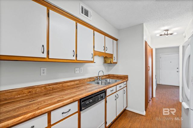 527 Highland Woods Drive, Mobile, AL 36608