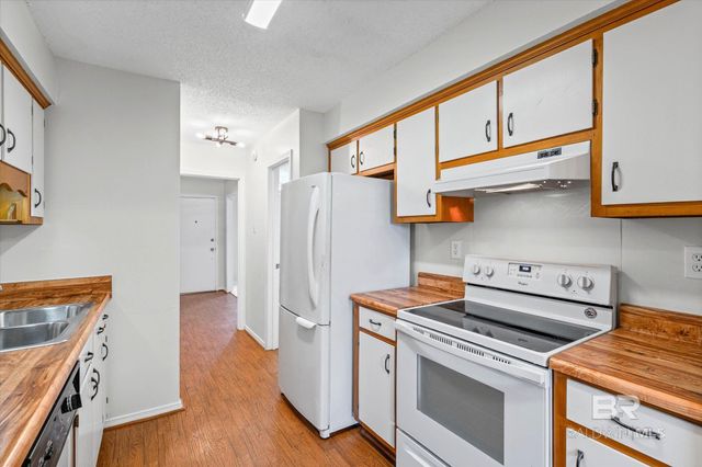 527 Highland Woods Drive, Mobile, AL 36608