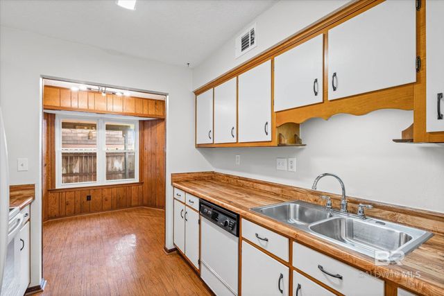 527 Highland Woods Drive, Mobile, AL 36608