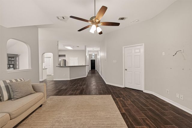1303 S Teal Estates Circle, Fresno, TX 77545