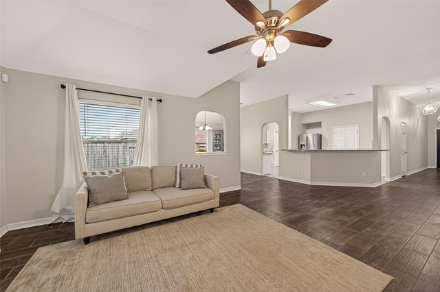 1303 S Teal Estates Circle, Fresno, TX 77545