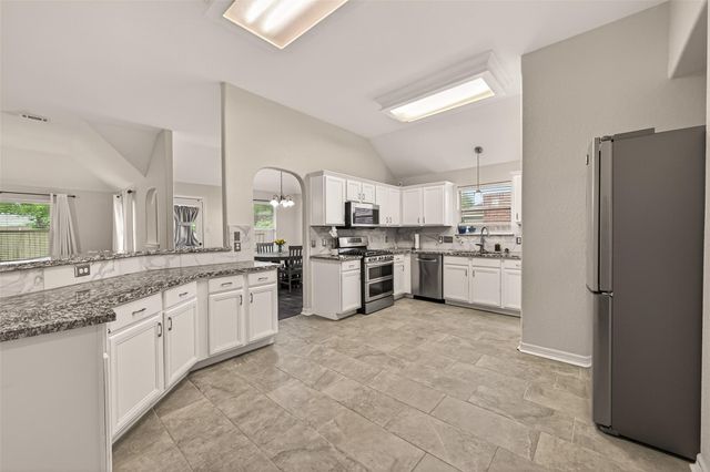1303 S Teal Estates Circle, Fresno, TX 77545