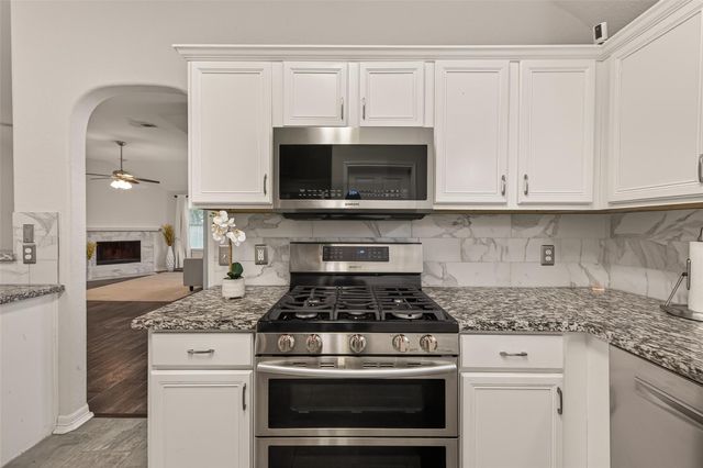 1303 S Teal Estates Circle, Fresno, TX 77545