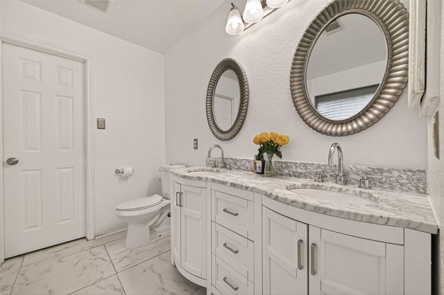 1303 S Teal Estates Circle, Fresno, TX 77545