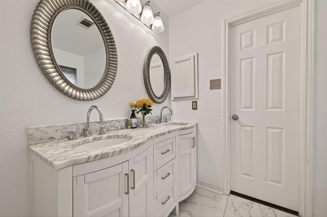 1303 S Teal Estates Circle, Fresno, TX 77545