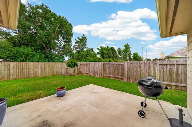 1303 S Teal Estates Circle, Fresno, TX 77545