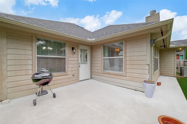 1303 S Teal Estates Circle, Fresno, TX 77545