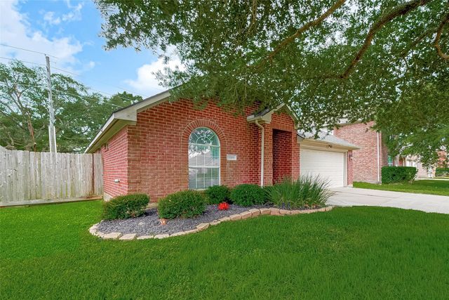 1303 S Teal Estates Circle, Fresno, TX 77545