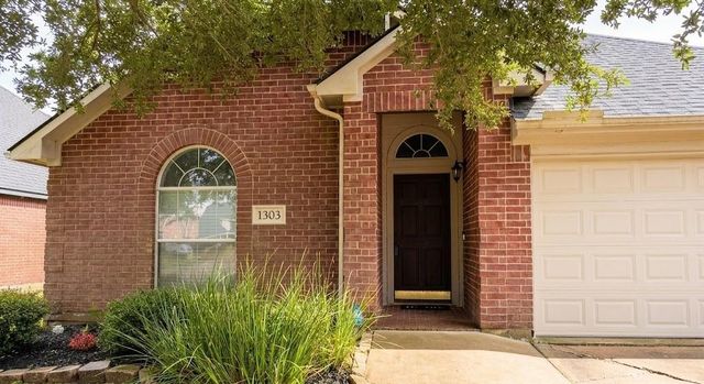1303 S Teal Estates Circle, Fresno, TX 77545