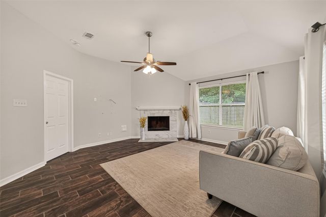 1303 S Teal Estates Circle, Fresno, TX 77545