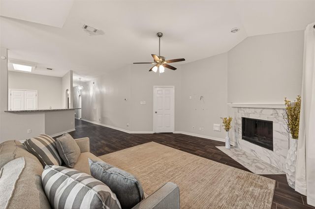 1303 S Teal Estates Circle, Fresno, TX 77545