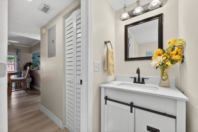 124 Sherwood Circle 11b, Jupiter, FL 33458