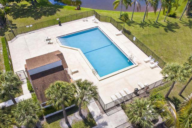 124 Sherwood Circle 11b, Jupiter, FL 33458