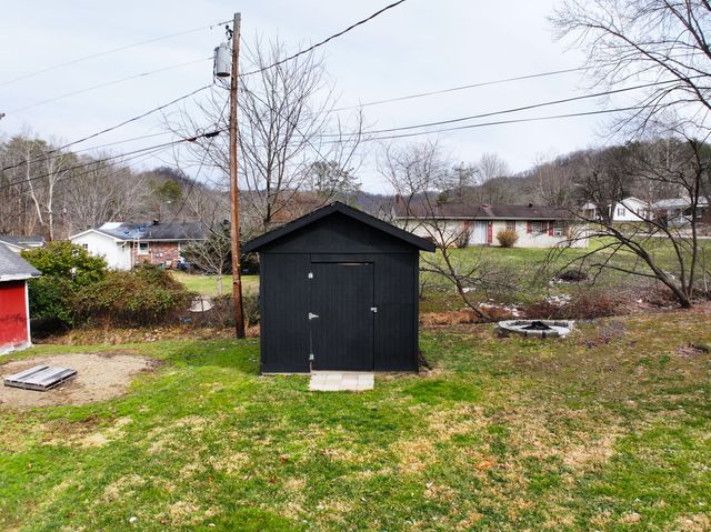 201 Scott Court, Irvine, KY 40336