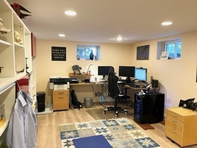 10 Duxbury Rd 10, Newton, MA 02459