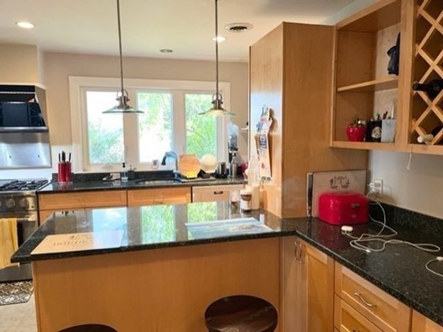 10 Duxbury Rd 10, Newton, MA 02459