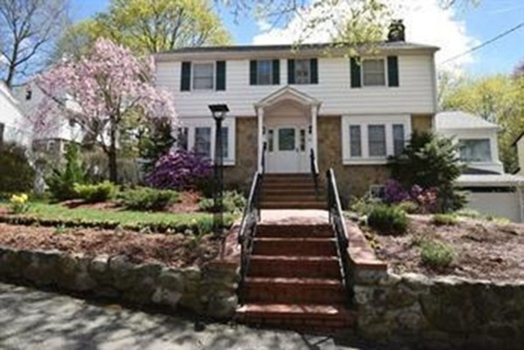 10 Duxbury Rd 10, Newton, MA 02459