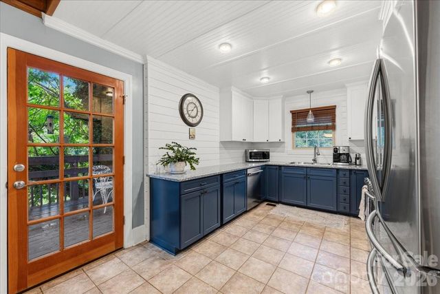 104 Hawthorne Lane, Morganton, NC 28655