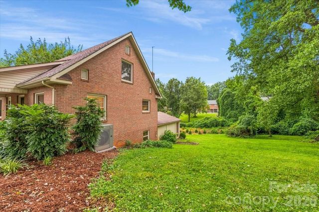 104 Hawthorne Lane, Morganton, NC 28655