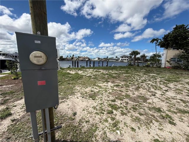 1722 Bikini CT, Cape Coral, FL 33904