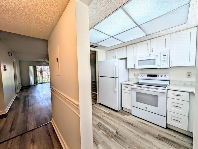 3628 LAKE BAYSHORE DRIVE K305, Bradenton, FL 34205