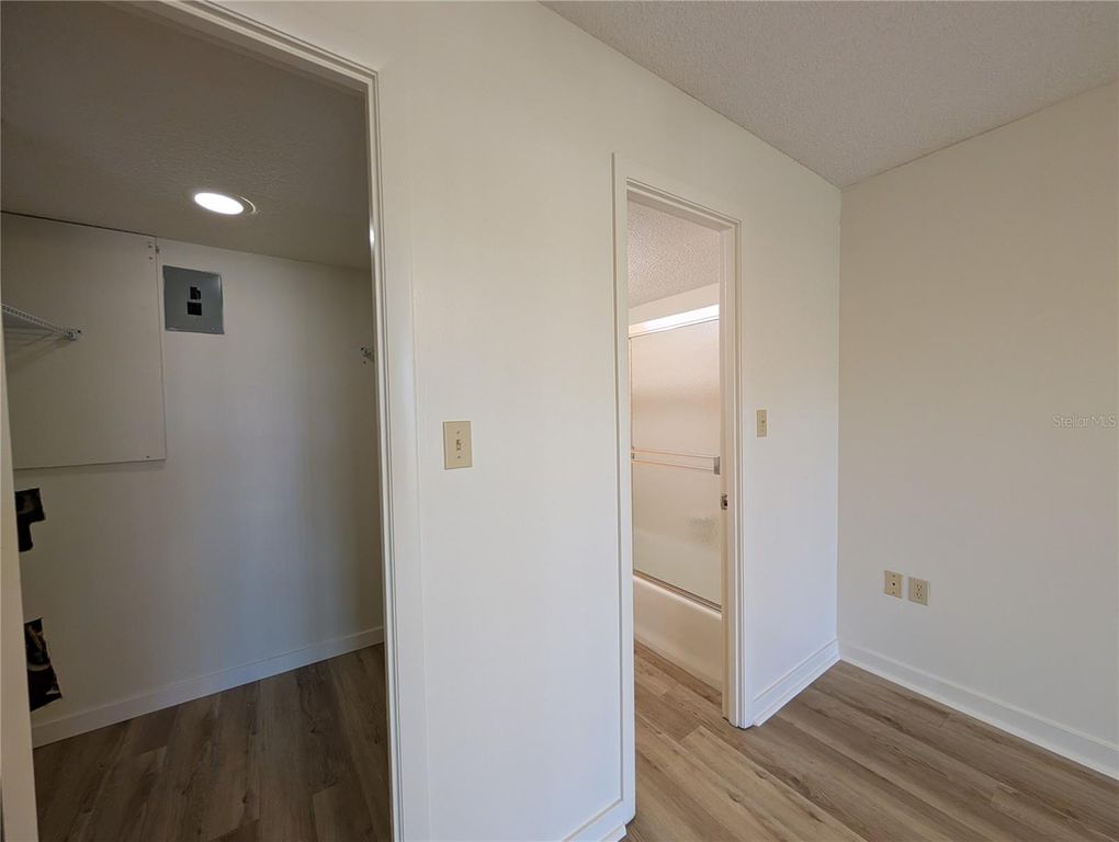 Image 13 of property listing at 3628 LAKE BAYSHORE DRIVE K305, Bradenton, FL 34205