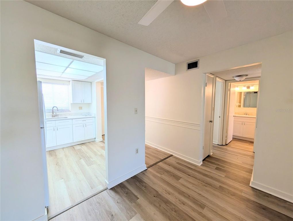 Image 16 of property listing at 3628 LAKE BAYSHORE DRIVE K305, Bradenton, FL 34205