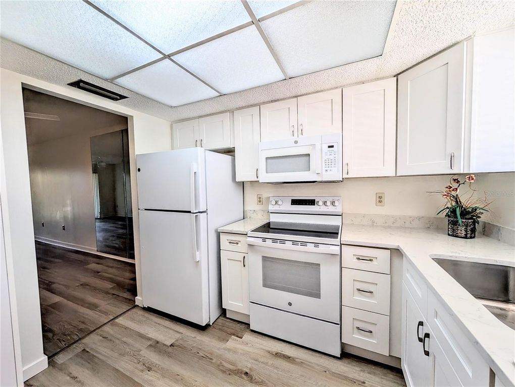 Image 3 of property listing at 3628 LAKE BAYSHORE DRIVE K305, Bradenton, FL 34205