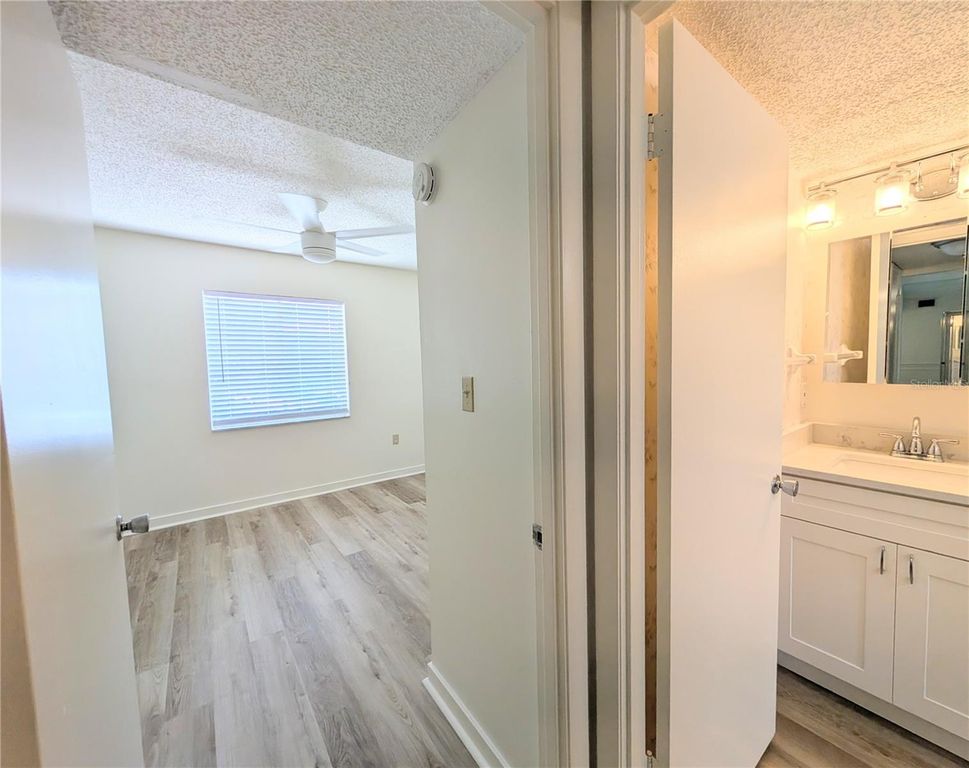 Image 6 of property listing at 3628 LAKE BAYSHORE DRIVE K305, Bradenton, FL 34205