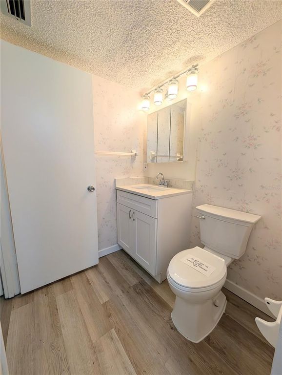 Image 10 of property listing at 3628 LAKE BAYSHORE DRIVE K305, Bradenton, FL 34205