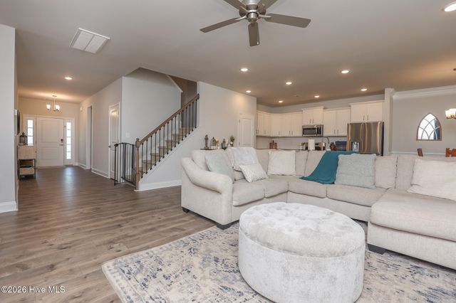 907 Eakins Lane, Richlands, NC 28574