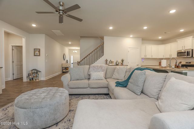 907 Eakins Lane, Richlands, NC 28574